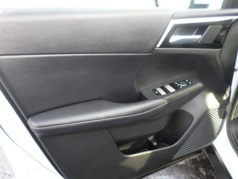 Used 2024 Mitsubishi Outlander SE image 31