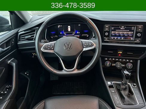 Used 2024 Volkswagen Jetta SE image 13
