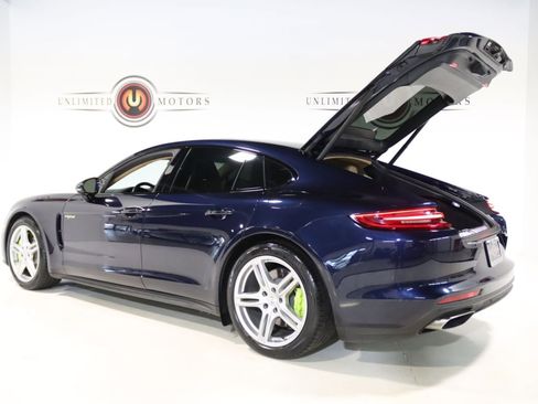 Used 2018 Porsche Panamera 4 image 40