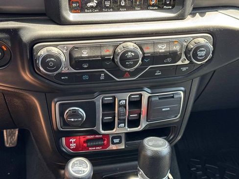 Used 2022 Jeep Wrangler Unlimited Rubicon 4xe w/ Dual Top Group AWD/4WD image 33