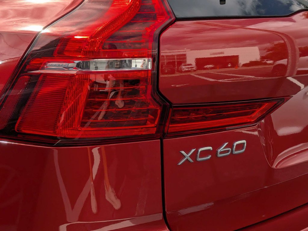 Certified 2024 Volvo XC60 B5 Plus AWD/4WD image 16