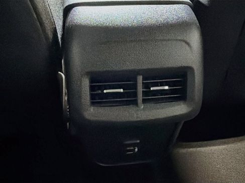 Used 2019 Chevrolet Equinox LT FWD image 24