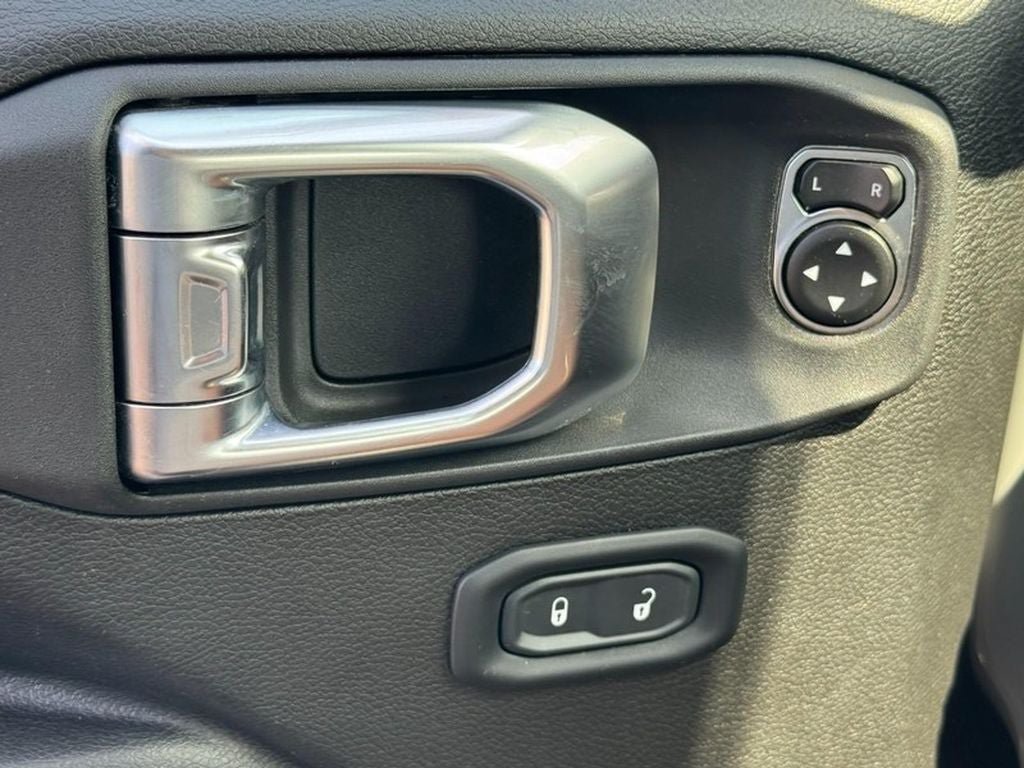 Used 2023 Jeep Wrangler Unlimited Sport AWD/4WD image 28