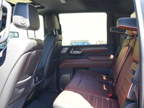 Used 2025 GMC Sierra 3500 Denali Ultimate AWD/4WD image 16