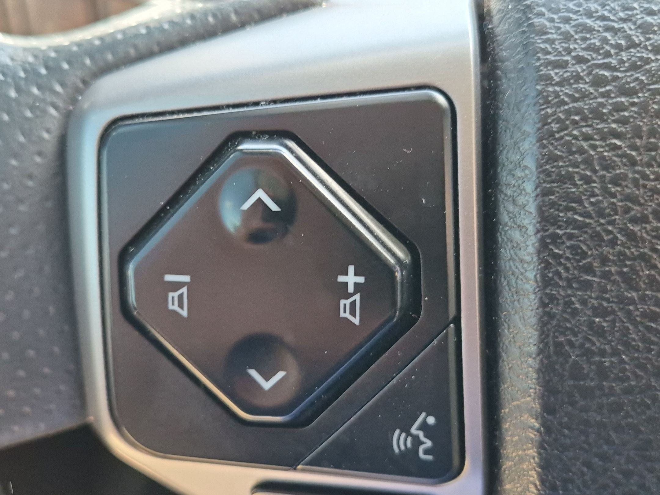 Used 2022 Toyota 4Runner SR5 AWD/4WD image 17