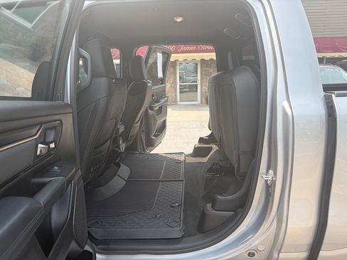 Used 2024 RAM 1500 Big Horn AWD/4WD image 32