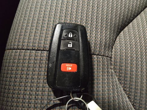 Used 2022 Toyota Highlander L FWD image 32