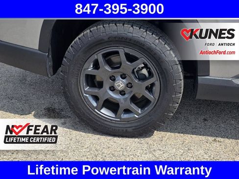 Used 2025 Honda Pilot TrailSport image 14