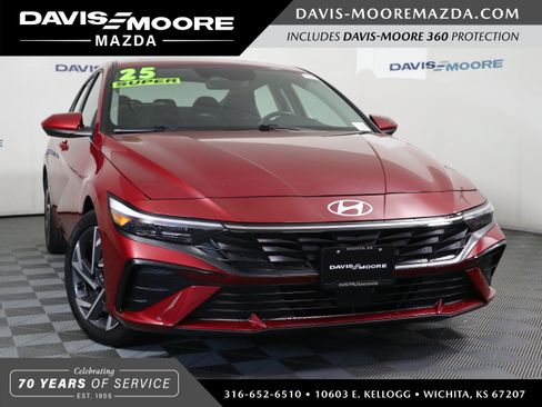 Used 2025 Hyundai Elantra SEL image 1