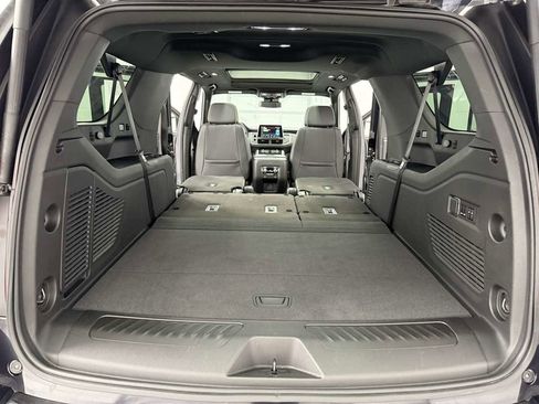 Used 2023 GMC Yukon XL SLT image 37