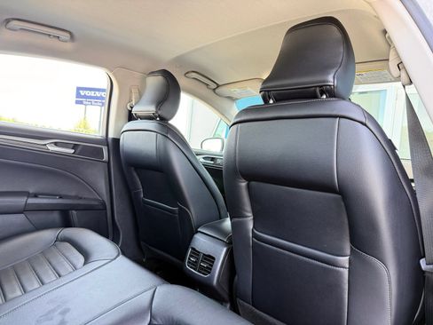 Used 2018 Ford Fusion SE w/ Equipment Group 602A FWD image 18