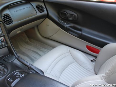 Used 2002 Chevrolet Corvette Convertible w/ Preferred Equipment Group2 image 31