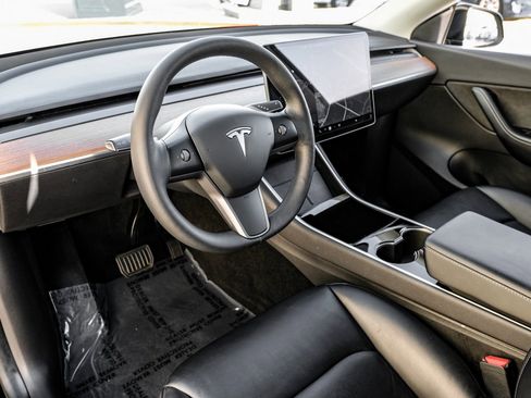 Used 2020 Tesla Model Y Long Range image 2