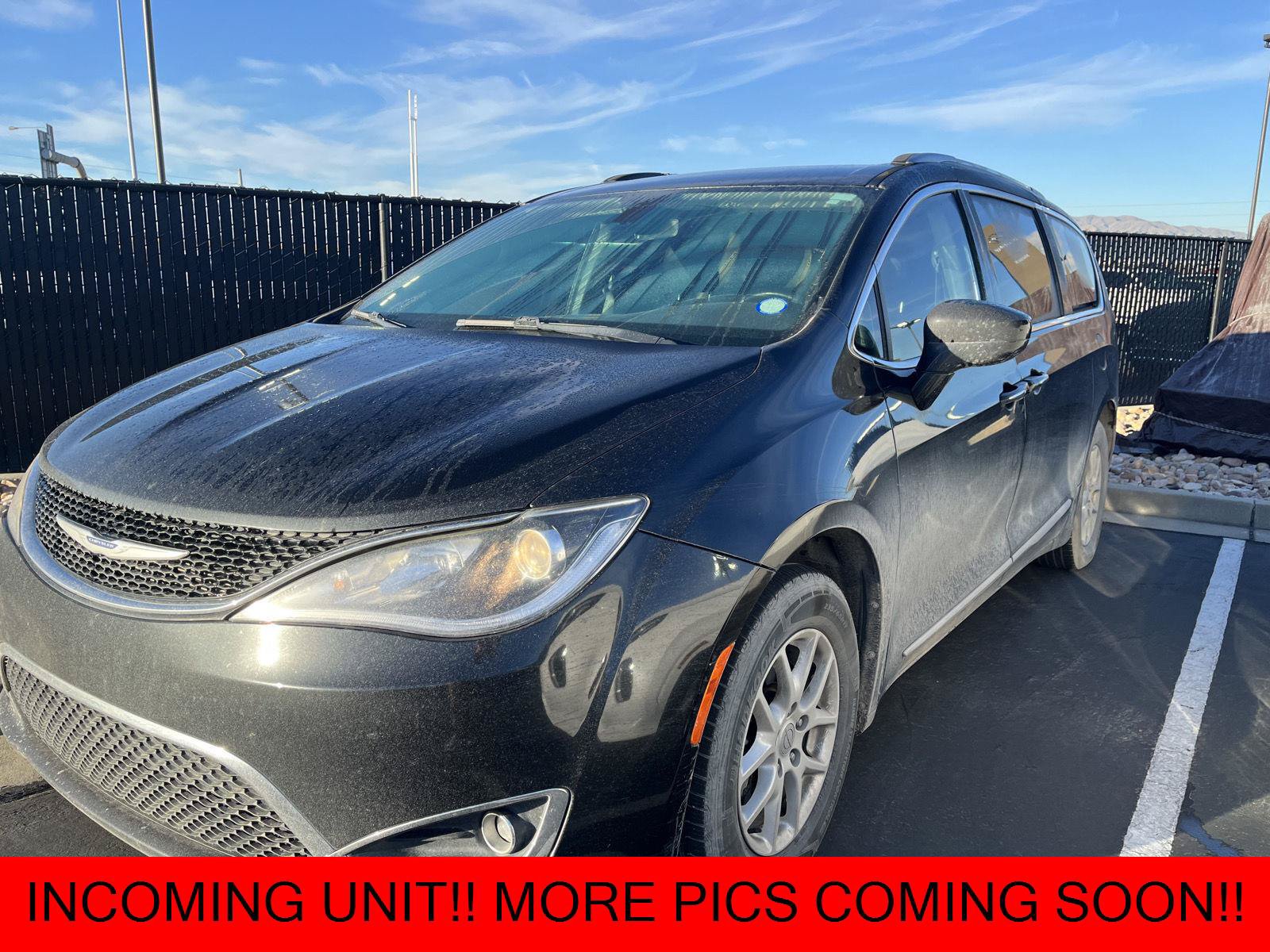 Used 2020 Chrysler Pacifica Touring-L FWD image 1