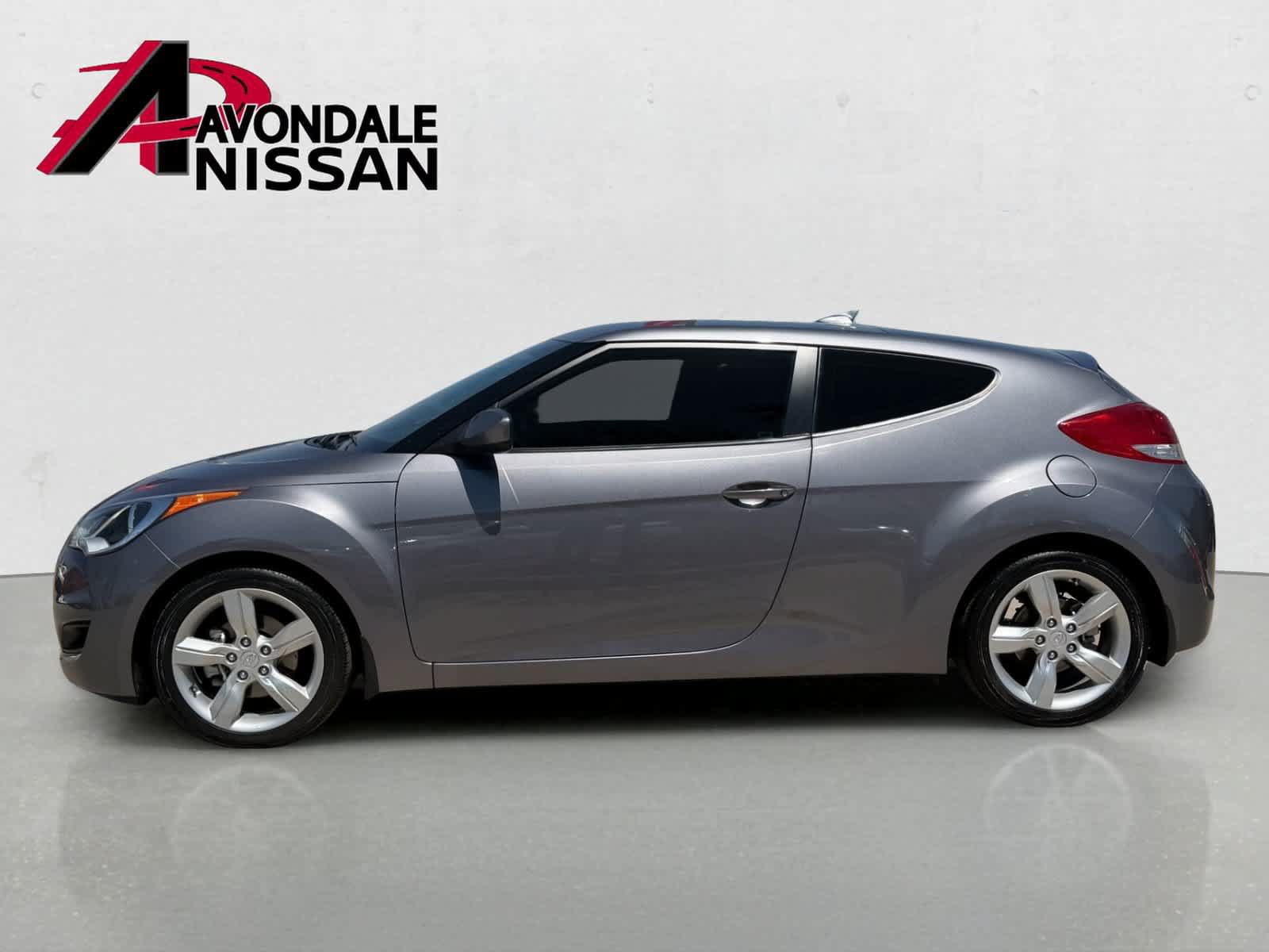 Used 2015 Hyundai Veloster FWD image 3