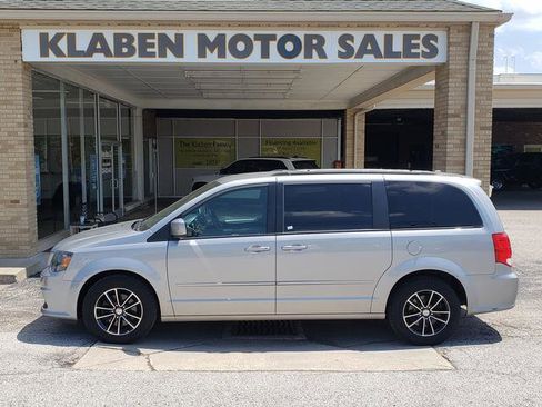 Used 2017 Dodge Grand Caravan GT FWD image 2