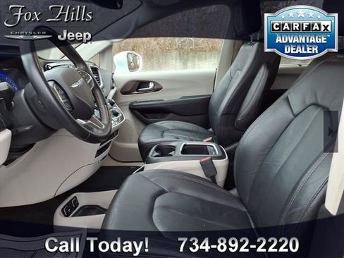 Used 2018 Chrysler Pacifica Touring-L Plus w/ Tire & Wheel Group image 16