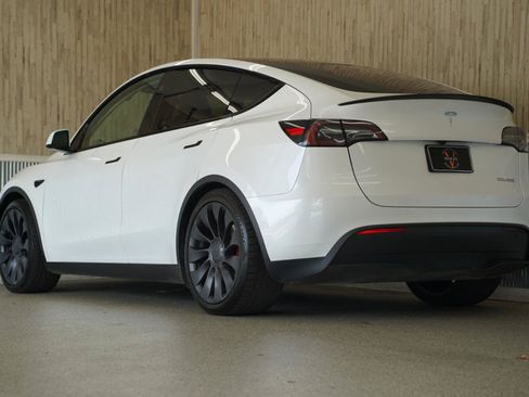 Used 2024 Tesla Model Y Performance AWD/4WD image 7