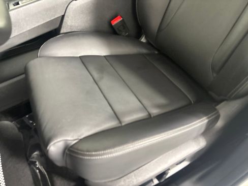 Used 2025 Nissan Rogue SL w/ Tech Package FWD image 12