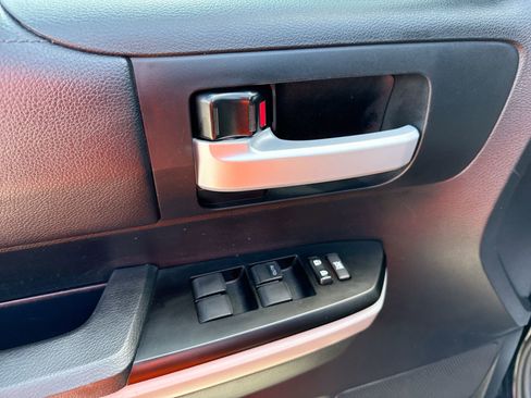 Used 2018 Toyota Tundra SR5 w/ SR5 Upgrade Package image 15