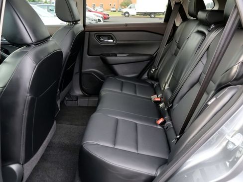 Used 2023 Nissan Rogue SV w/ SV Premium B Package FWD image 26