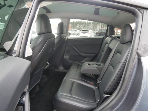 Used 2021 Tesla Model Y Long Range image 11