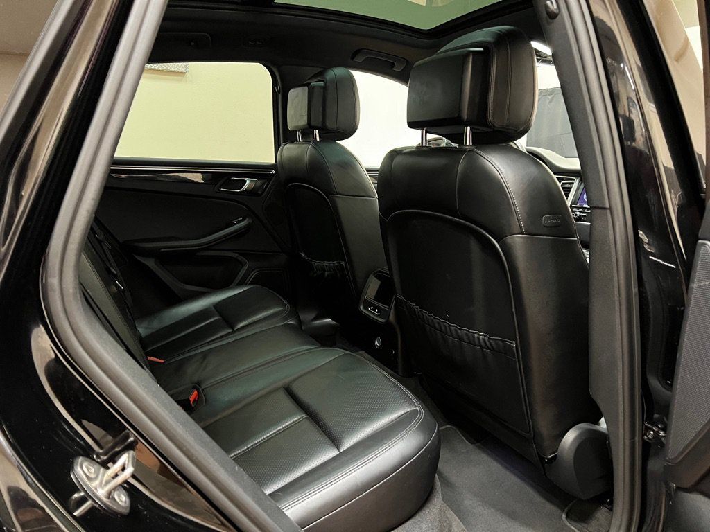 Used 2015 Porsche Macan S AWD/4WD image 22