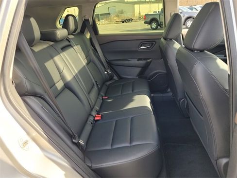 Used 2023 Nissan Rogue SL image 14