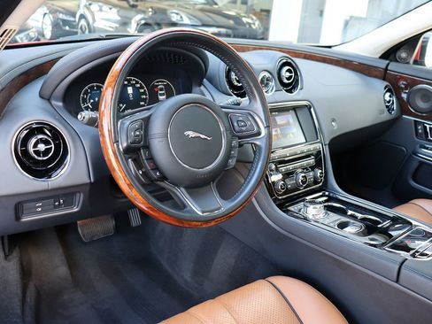 Used 2016 Jaguar XJ R-Sport image 13
