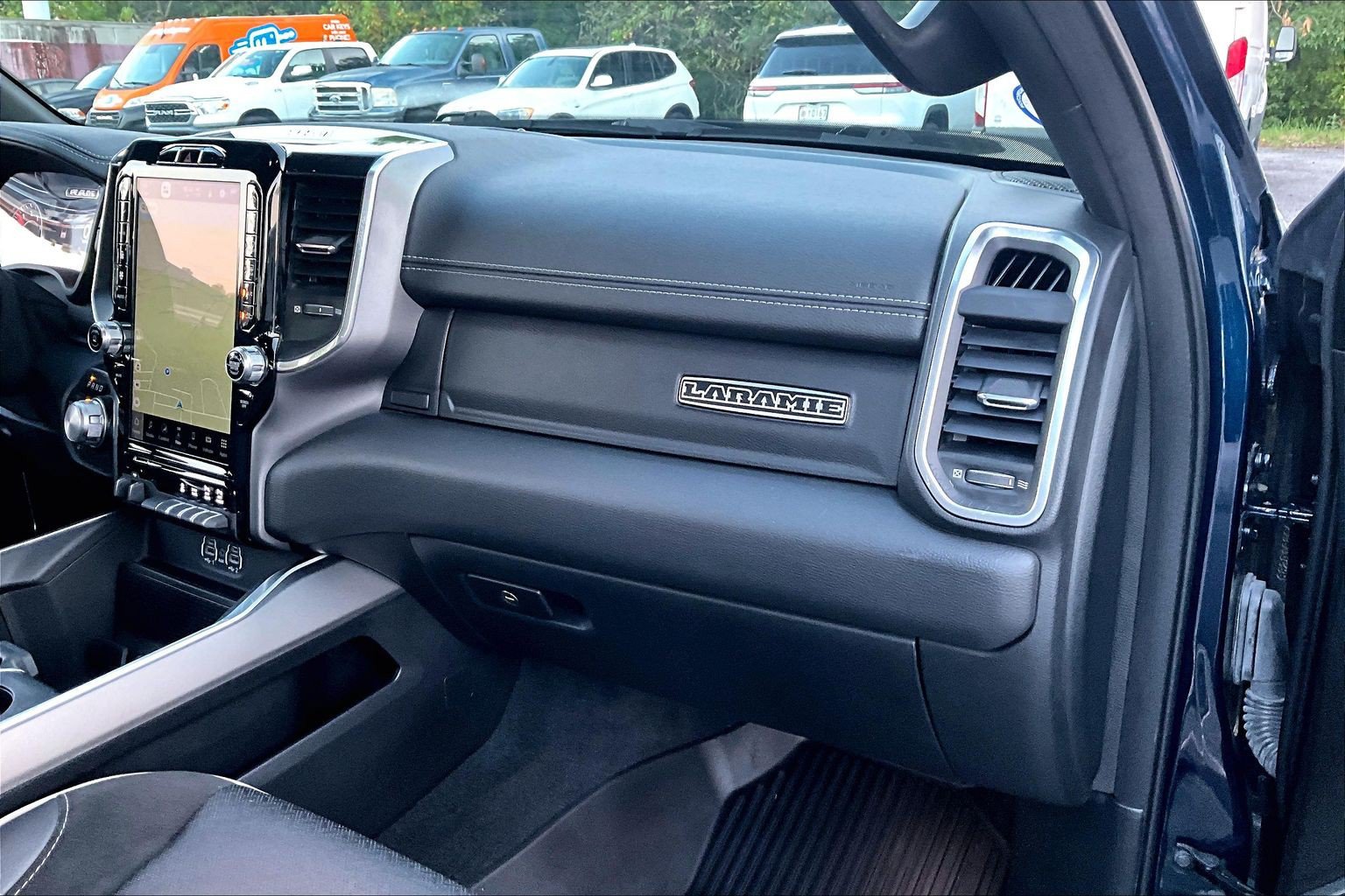 Used 2022 RAM 1500 Laramie w/ Sport Appearance Package AWD/4WD image 14