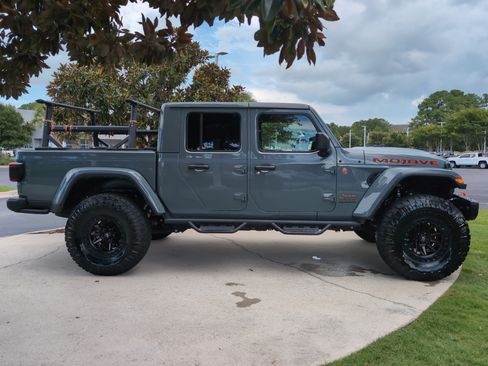 Used 2024 Jeep Gladiator Mojave AWD/4WD image 11