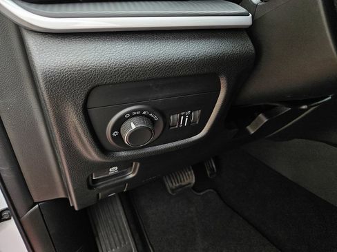 New 2026 Jeep Grand Cherokee Laredo image 15