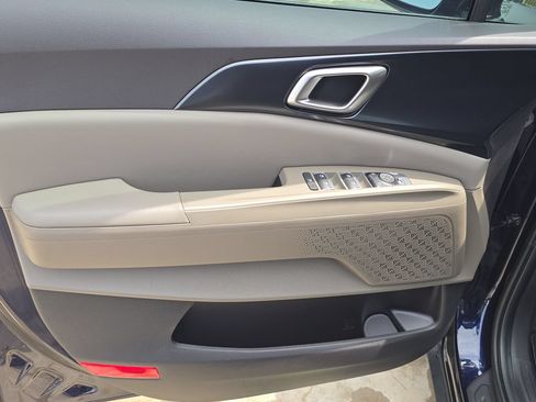 New 2027 Kia Carnival FWD image 18