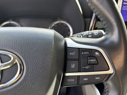 Used 2023 Toyota Highlander LE image 26
