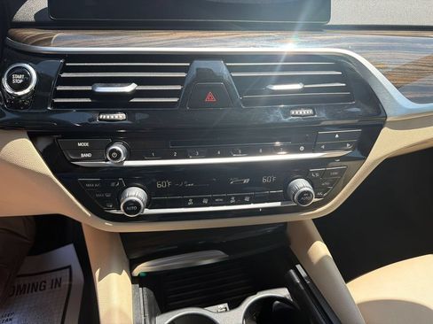 Used 2018 BMW 530e xDrive AWD/4WD image 16