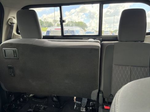 Used 2022 Nissan Titan SV AWD/4WD image 20