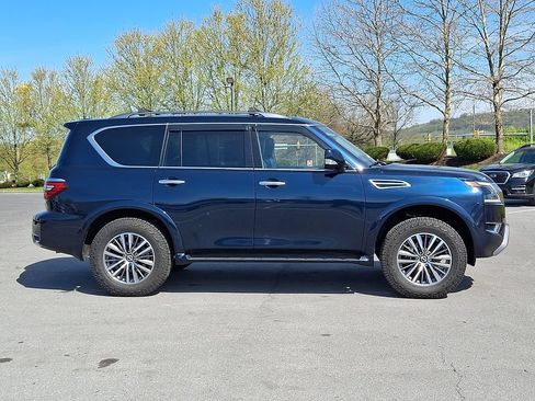 Used 2023 Nissan Armada SL w/ Captain's Chairs Package AWD/4WD image 10