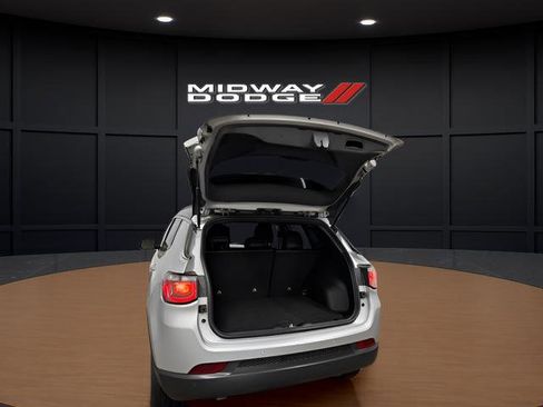 Used 2025 Jeep Compass Limited image 7