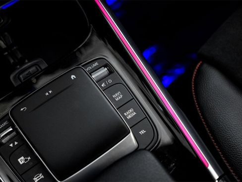 Used 2023 Mercedes-Benz EQB 300 4MATIC image 25