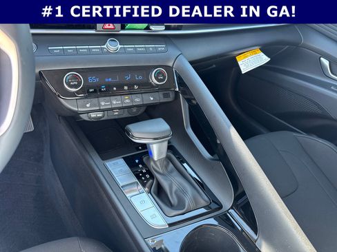 Certified 2025 Hyundai Elantra SEL image 30