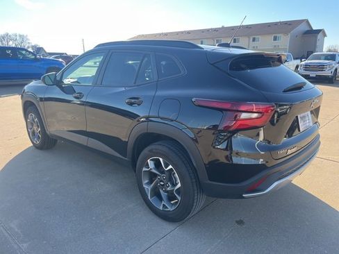 Used 2024 Chevrolet Trax LT image 5