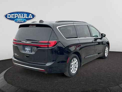Used 2022 Chrysler Pacifica Touring-L image 7