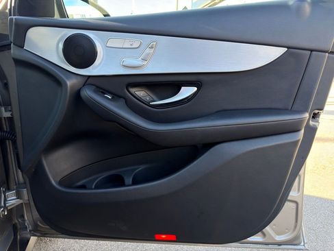 Used 2019 Mercedes-Benz GLC 300 w/ Premium Package image 32