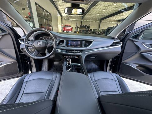 Used 2020 Buick Enclave Essence w/ Sport Touring Edition image 18