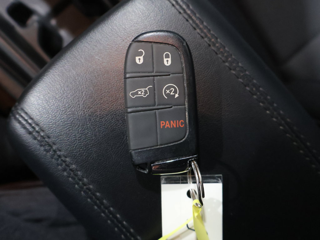 Used 2025 Jeep Compass Latitude w/ Sun & Sound Group AWD/4WD image 27