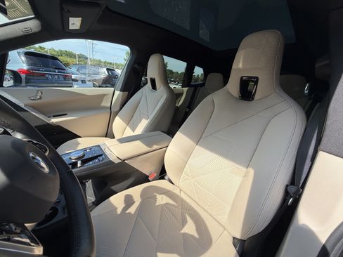 Used 2024 BMW iX xDrive50 AWD/4WD image 8