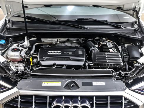 Used 2019 Audi Q3 2.0T Prestige w/ Prestige Package image 11