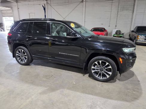 Used 2022 Jeep Grand Cherokee Overland w/ Adv Protech Group III AWD/4WD image 16