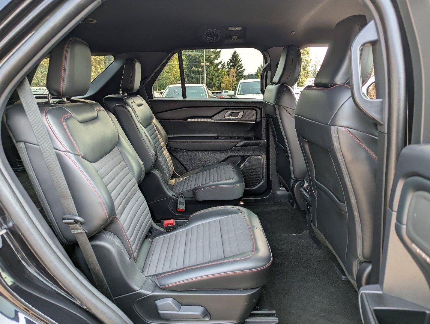 Used 2025 Ford Explorer ST-Line AWD/4WD image 39