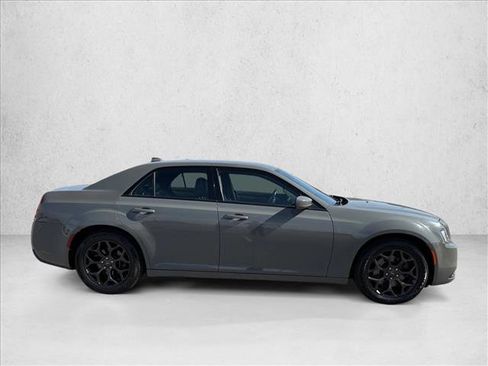 Used 2019 Chrysler 300 S image 4